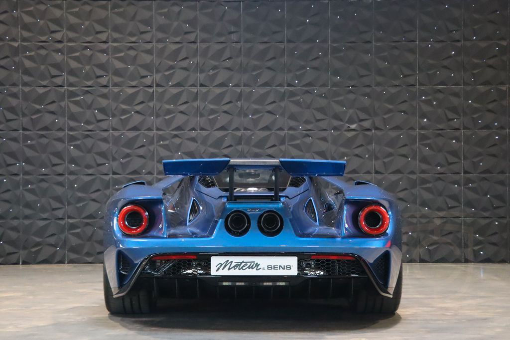 Ford GT - Blue Liquid - Carbon - Camera - Like New