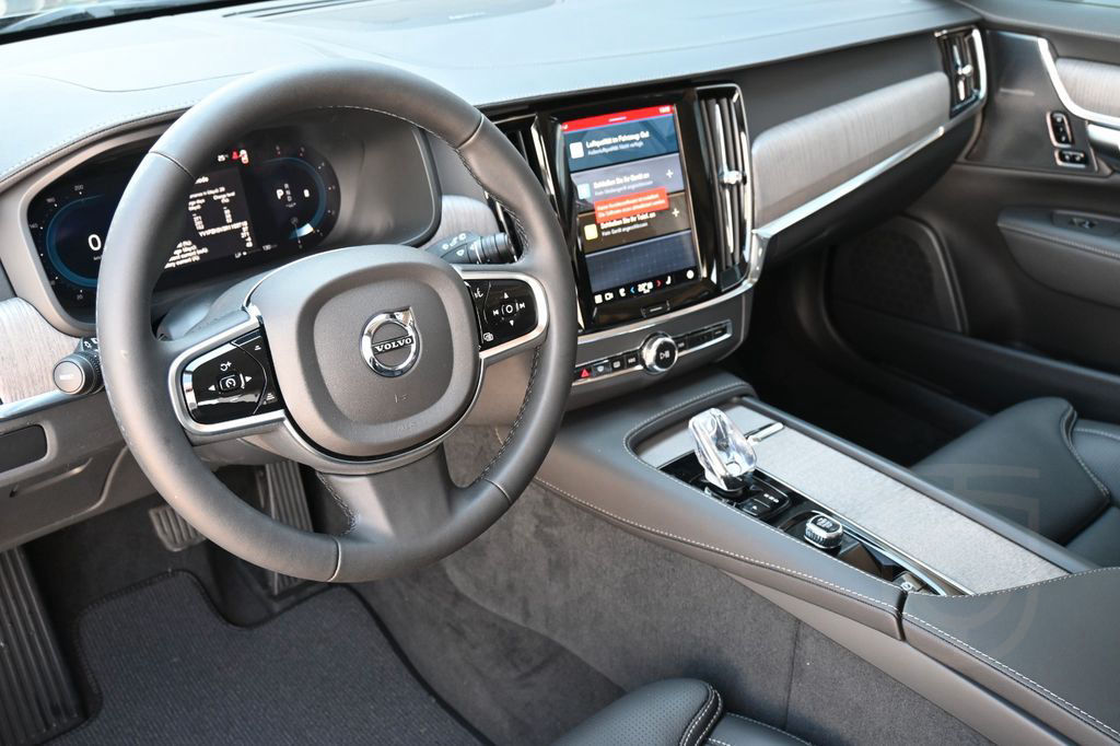 Volvo V90 B4 D AWD Cross Country Plus*Pano*STHZG*AHK