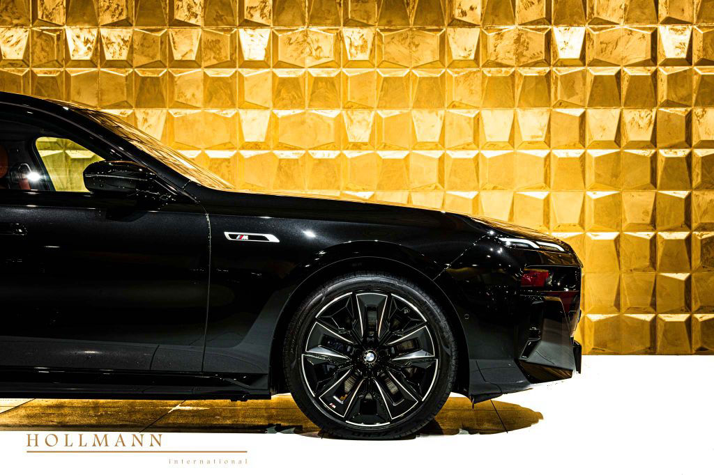 BMW M760e xDrive +SKY LOUNGE+M SPORT BRAKE SYSTEM+