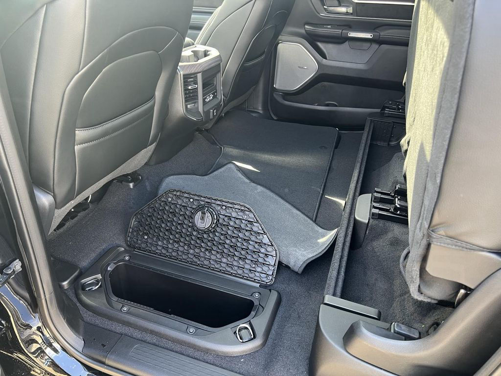 Dodge RAM Laramie Night Premium + 5 Jahre Garantie AHK