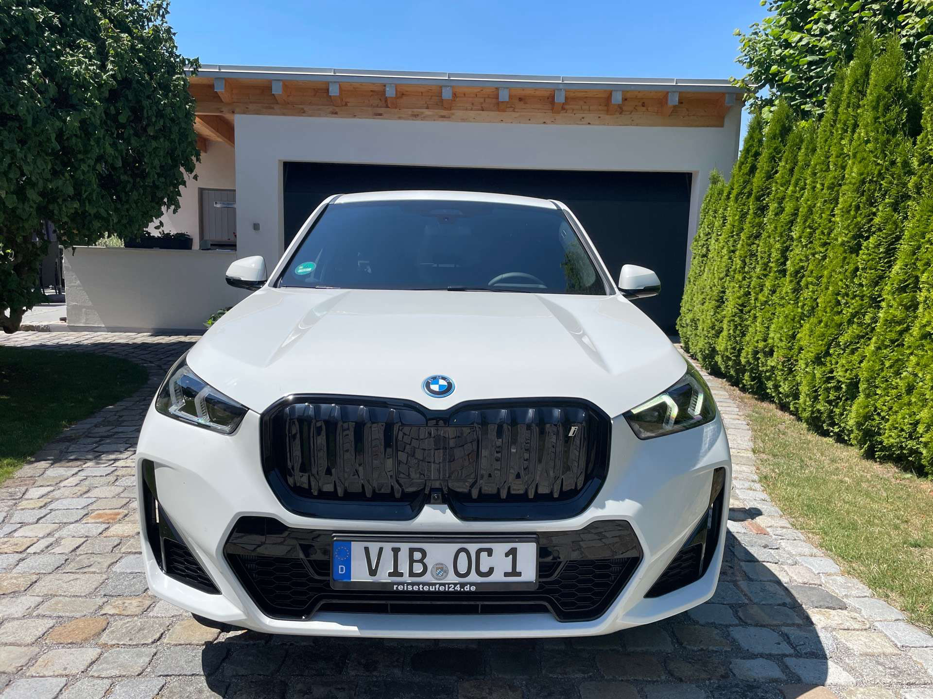BMW iX1