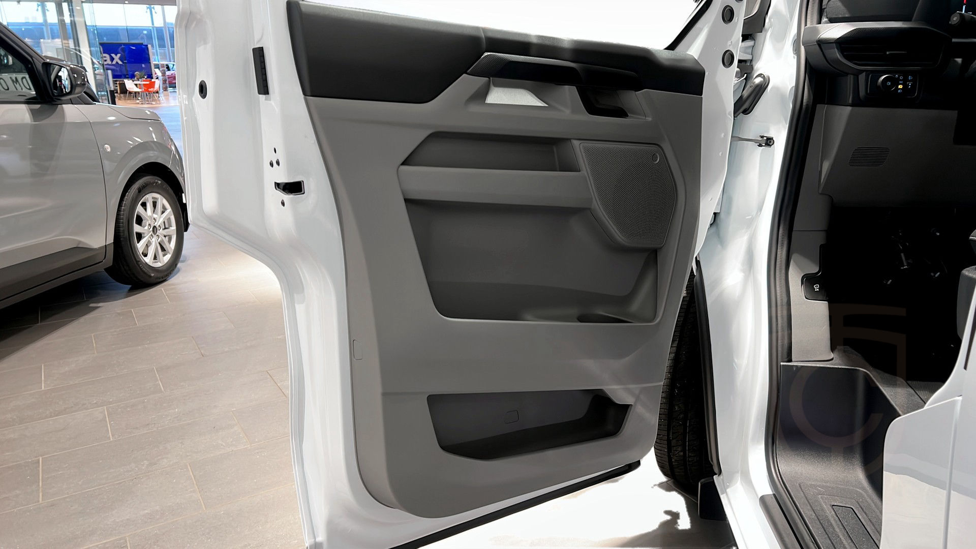 Ford E-Transit Custom 320