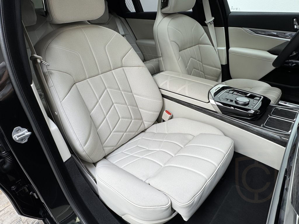 BMW M760 e xDrive Pro Executive Lounge Massage/Lüft.