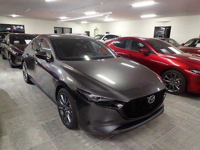Mazda 3 2,0 Cosmo 5d Mildhybrid Skinn