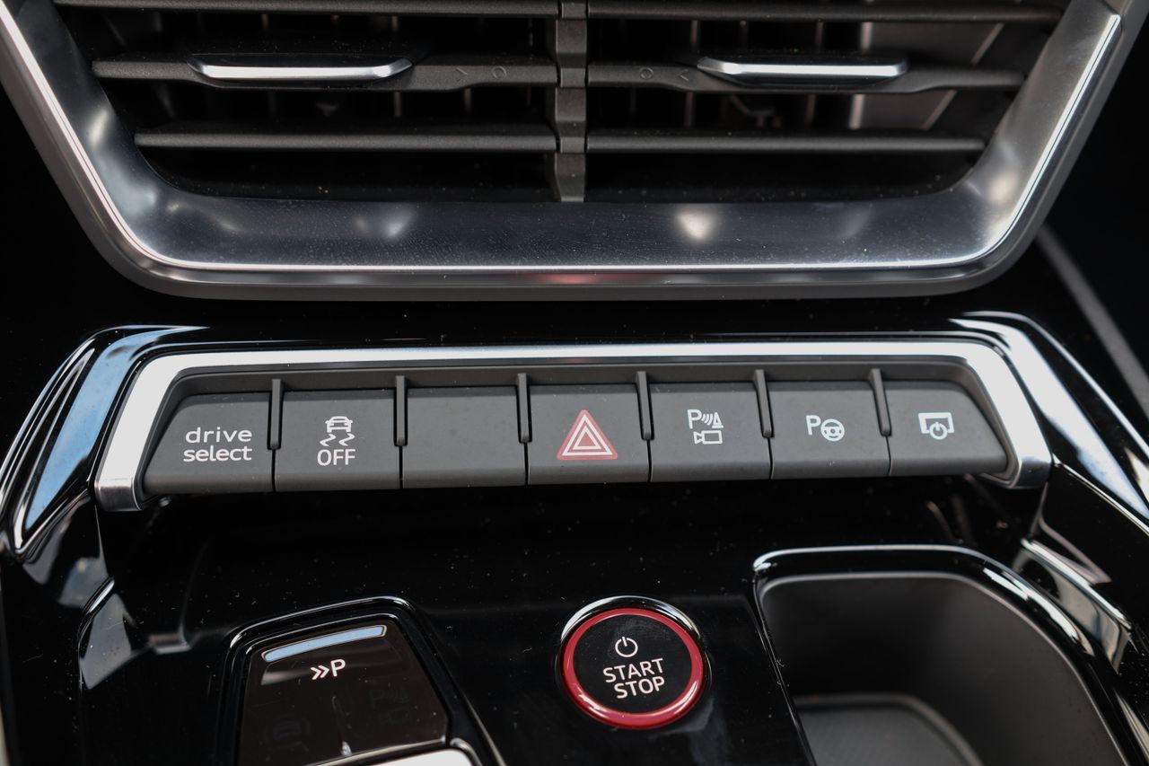 Audi RS e-tron GT/440kW/Masáž/HUD/Noční Vidění SKLADEM