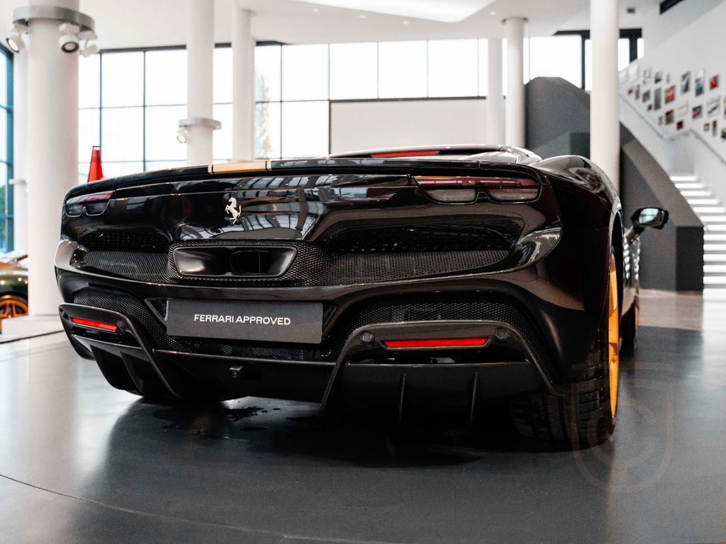 Ferrari 296 GTS Atelier*Lift*Carbon*Lackierte-Nummern