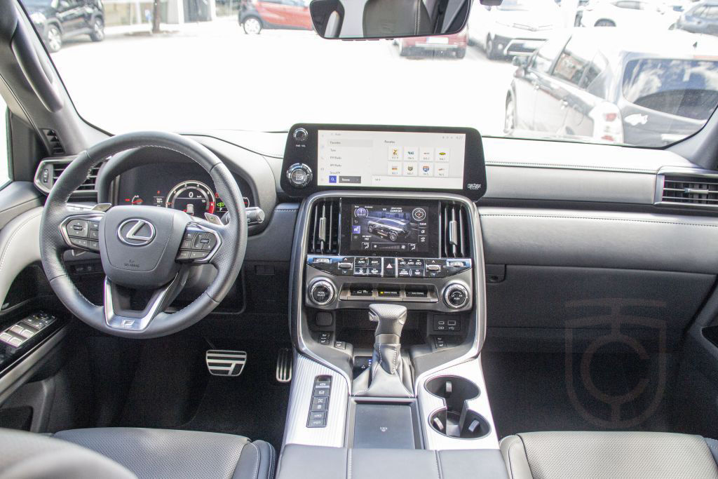 Lexus LX 600 F SPORT