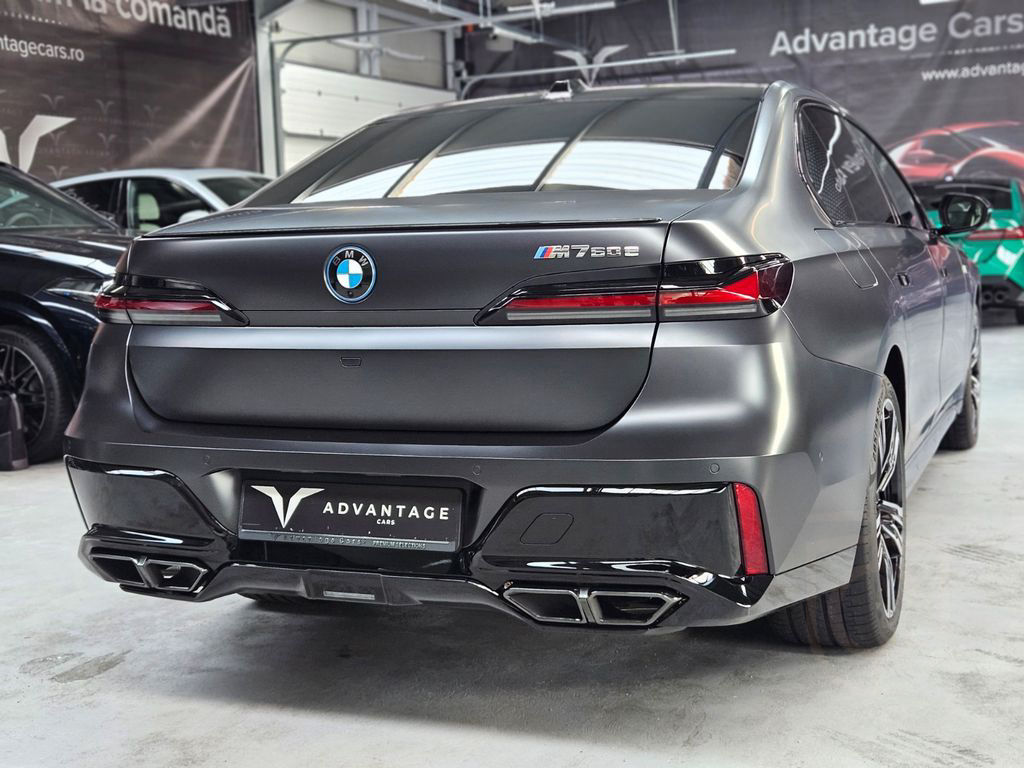 BMW M760e xDrive/Sky L./Crystal Lights/B&W Diamond
