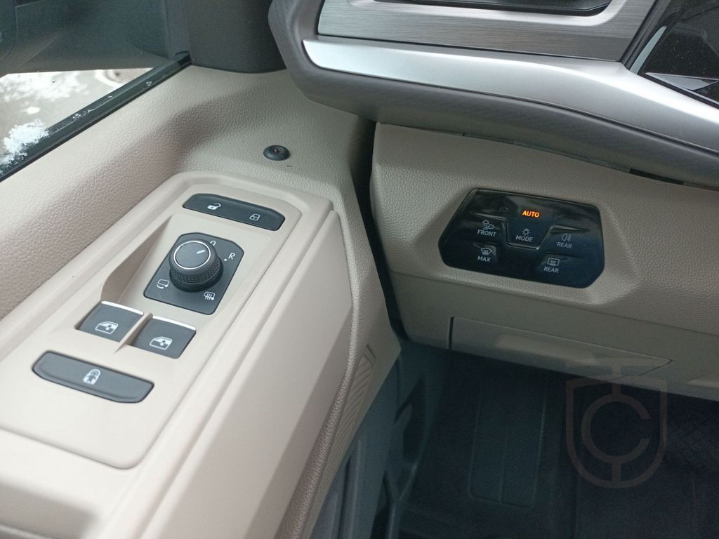 Volkswagen T7 Multivan Life lang 2.0 TDI+Anhängerkupplung+R