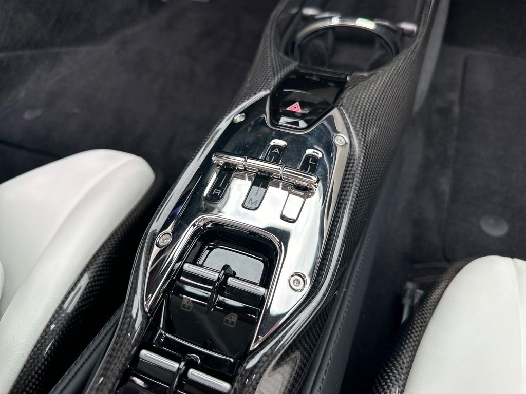 Ferrari SF90 Spider 130.000€ an optionals