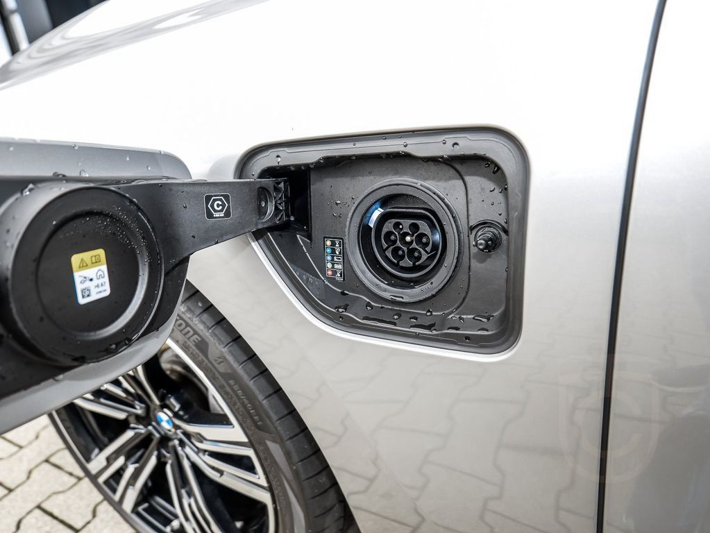 BMW 750e xDrive HUD PANO ACC 360°KAM RFK NAVI LED