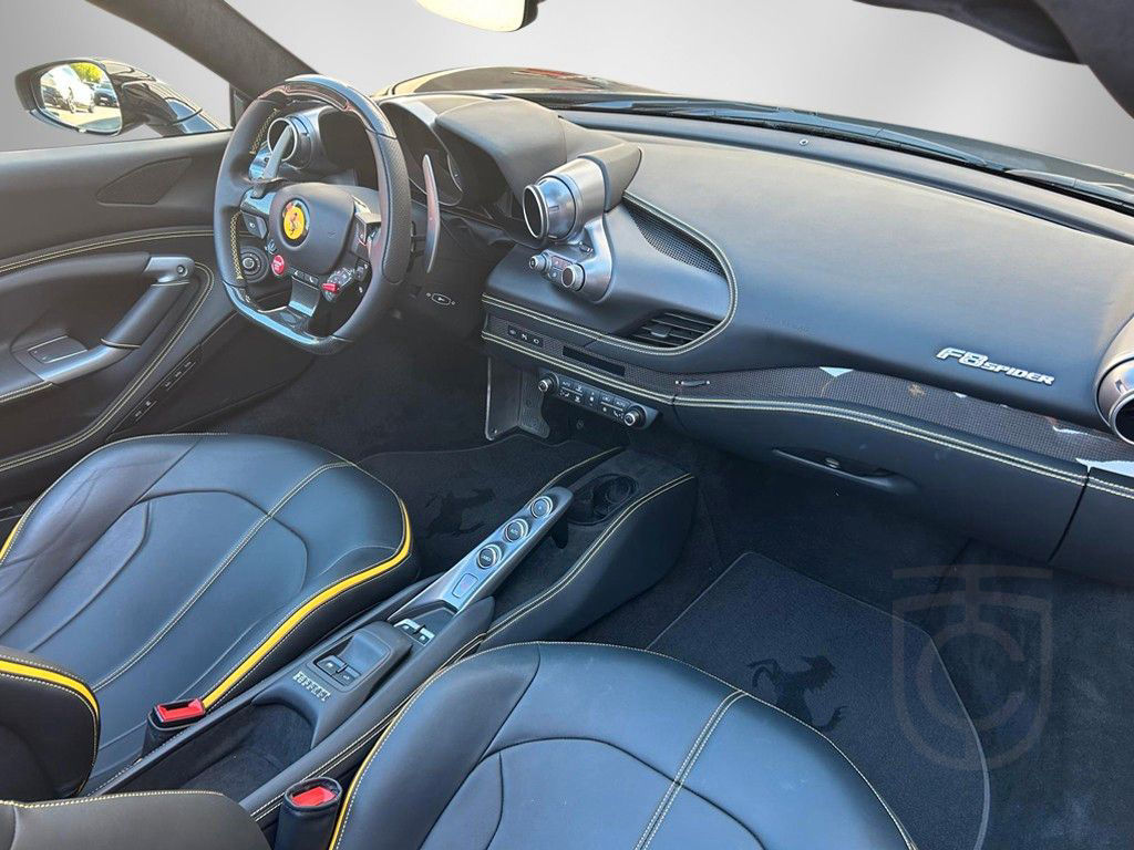 Ferrari F8 Spider / Lift / LED / Carbon