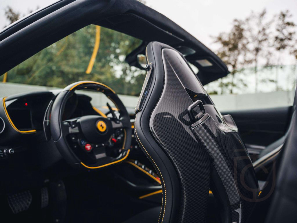 Ferrari 812 GTS Atelier/ Viola Hong Kong / Carbon / VAT