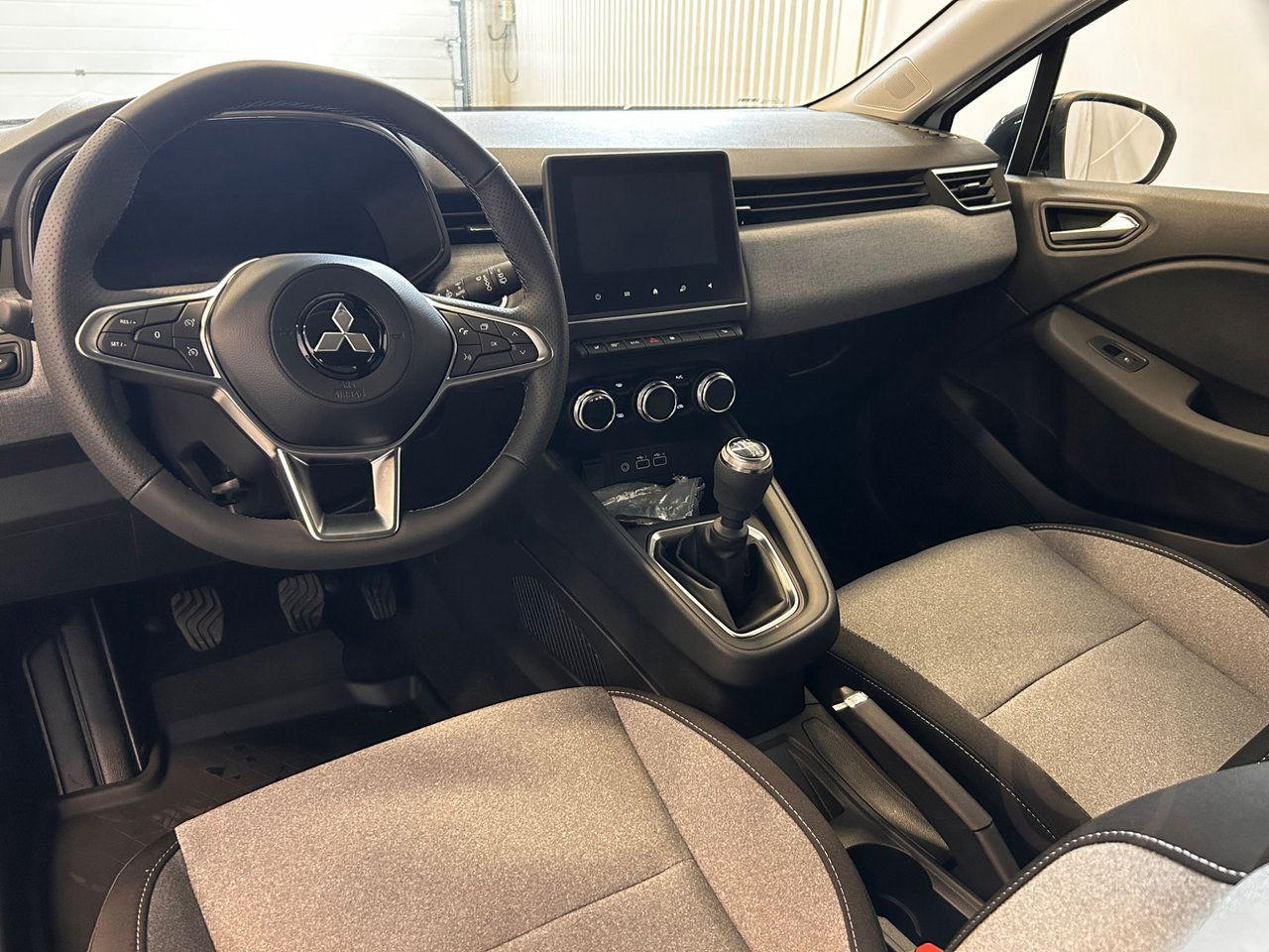 Mitsubishi Colt INVITE BENSIN 90 MAN