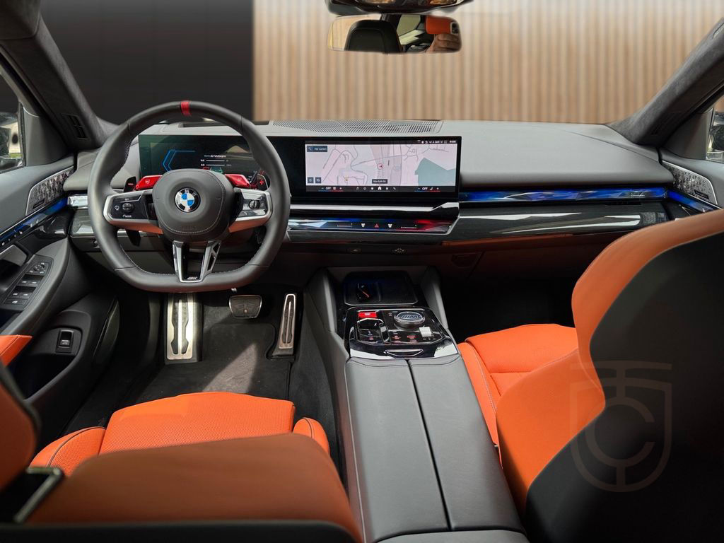 BMW M5 Touring, Panodach, Sitzlüftung,B&W,AHK,Drivin