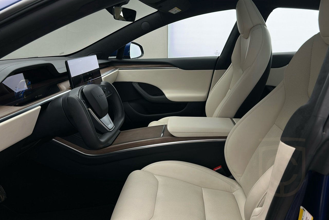 Tesla Model S AWD Yoke
