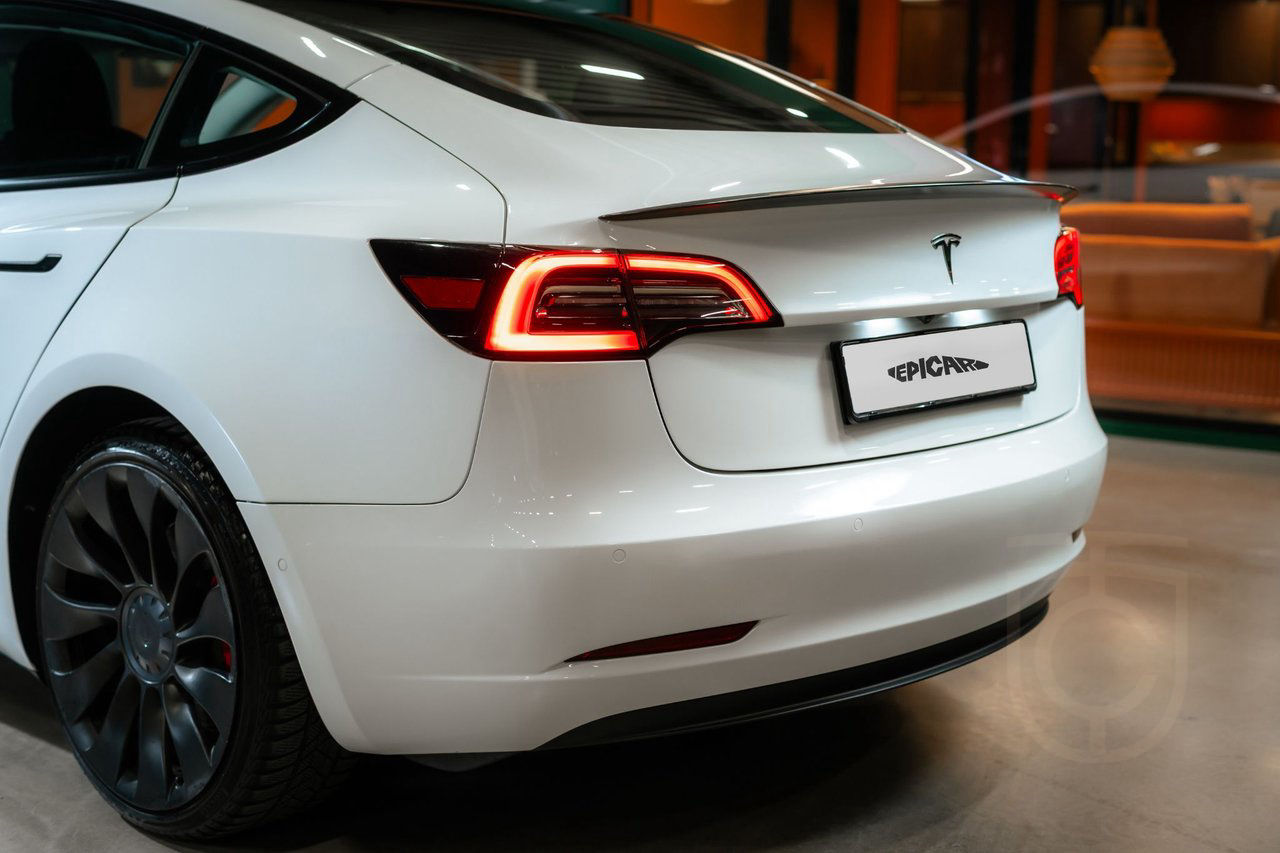 Tesla Model 3 Performance