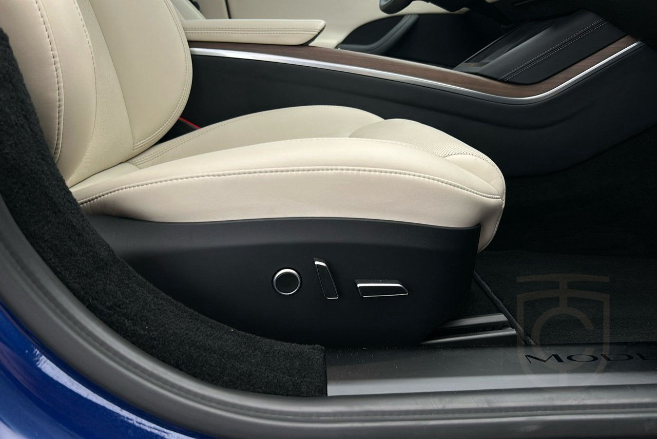 Tesla Model S AWD Yoke