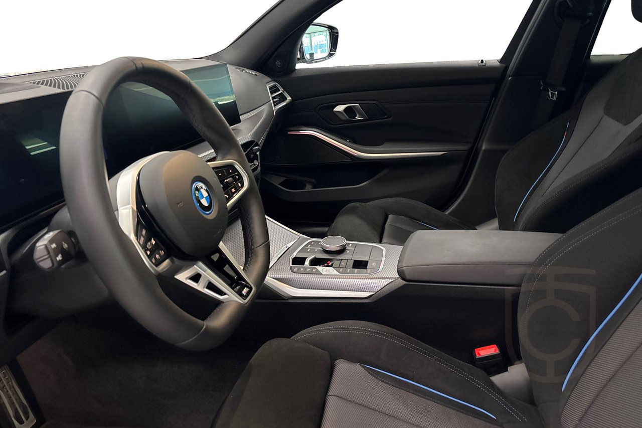 BMW 330e xDrive Touring M-Sport
