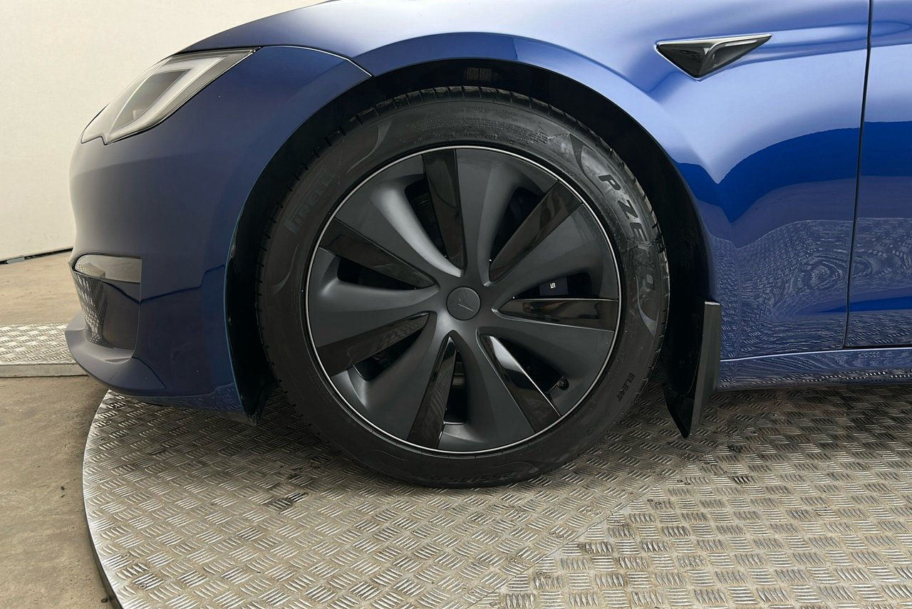 Tesla Model S AWD Yoke