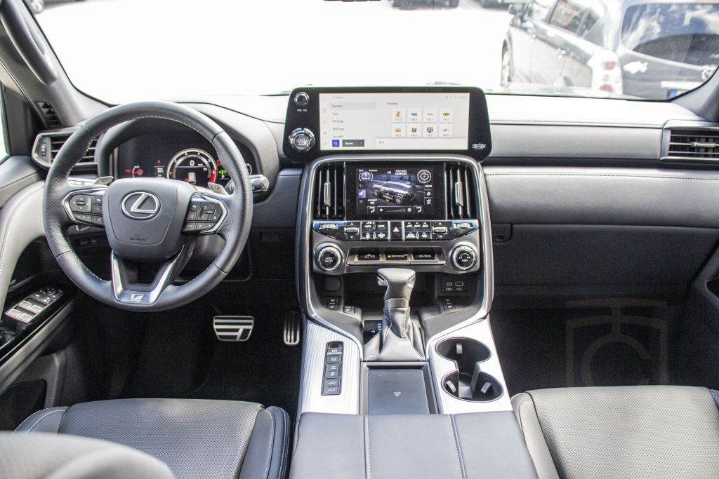 Lexus LX 600 F SPORT