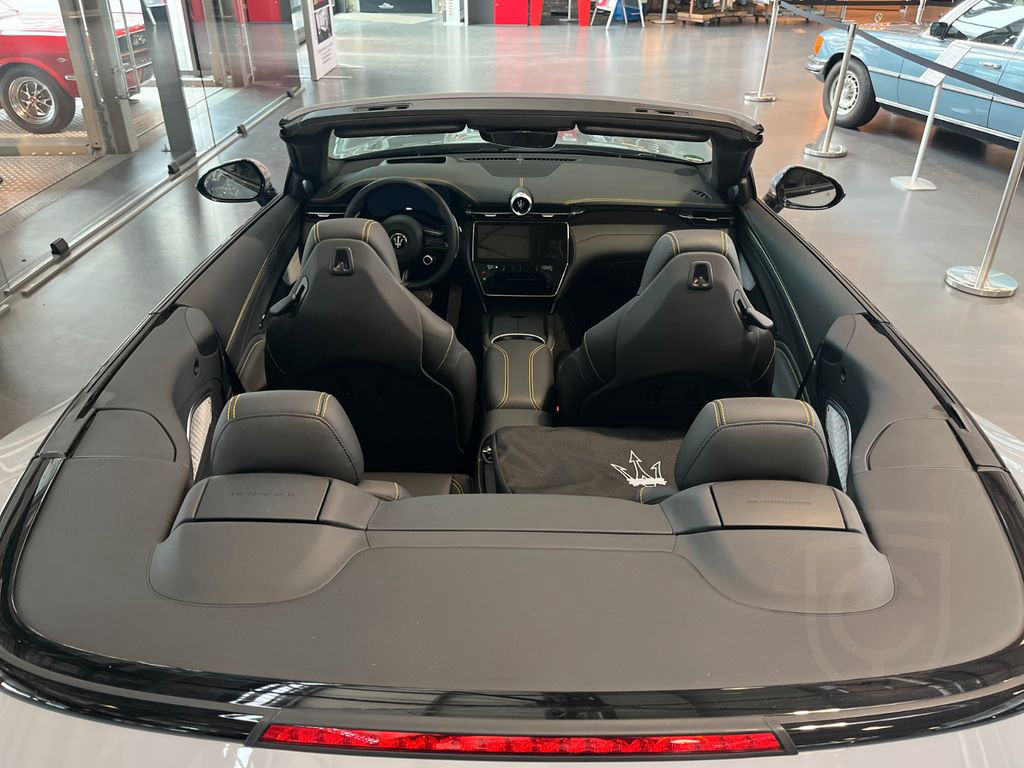 Maserati GranCabrio 3.0 V6 Trofeo Auto *Maserati Köln*