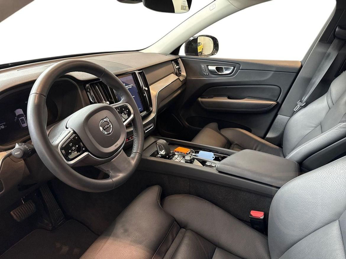 Volvo XC60 Recharge T6 Plus Dark Edition.