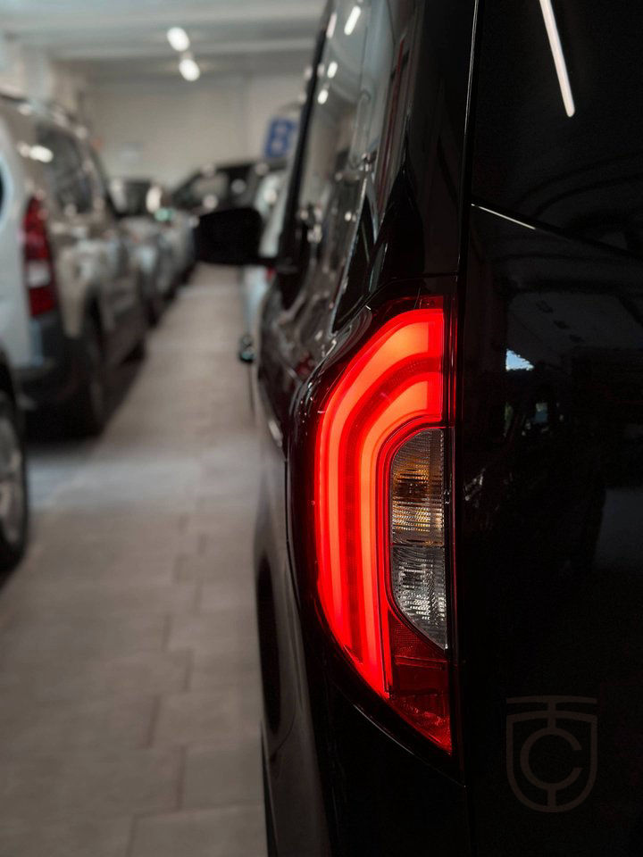 Mercedes-Benz T 180 DCT