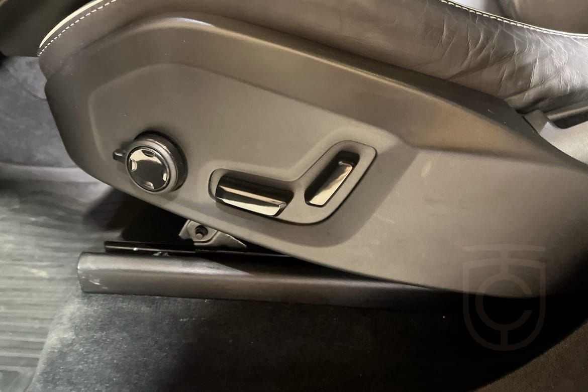 Volvo XC90 Recharge T8 Ultimate Dark Edition