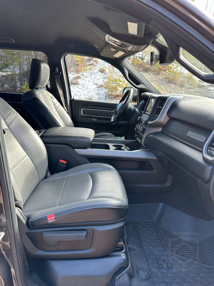 Dodge RAM 3500 CREWCAB - 6.4L HEMI V8 -