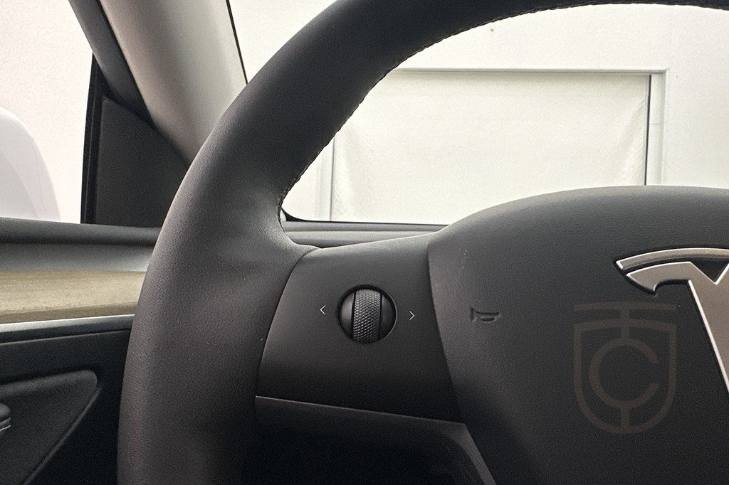 Tesla Model Y Standard Range RWD