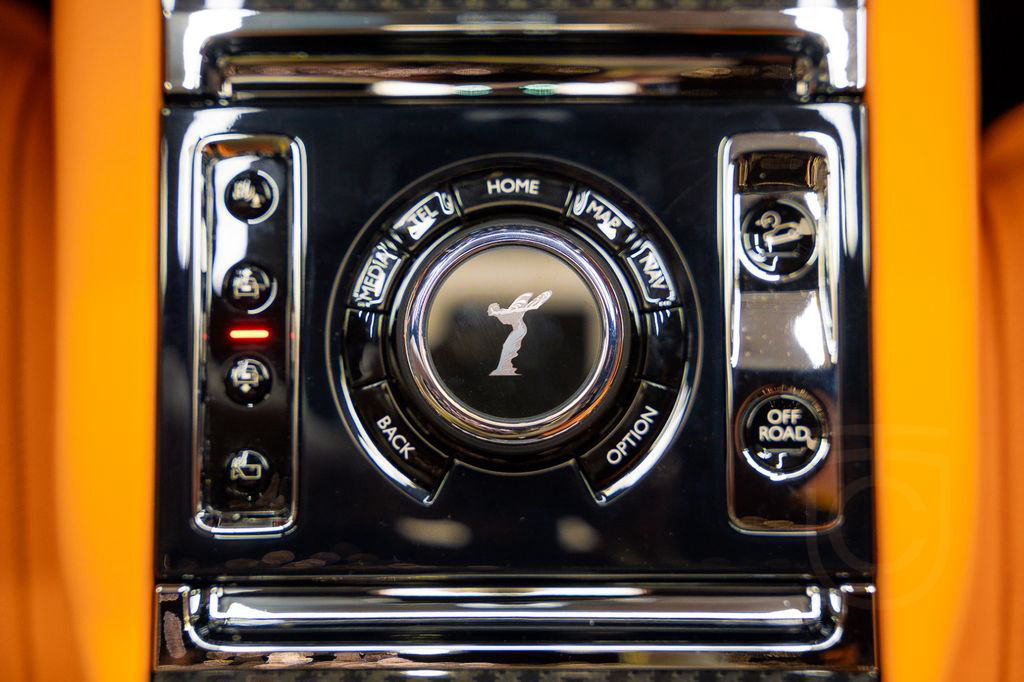 Rolls-Royce Cullinan Black Badge 4Seats Starlight 2025 FULL