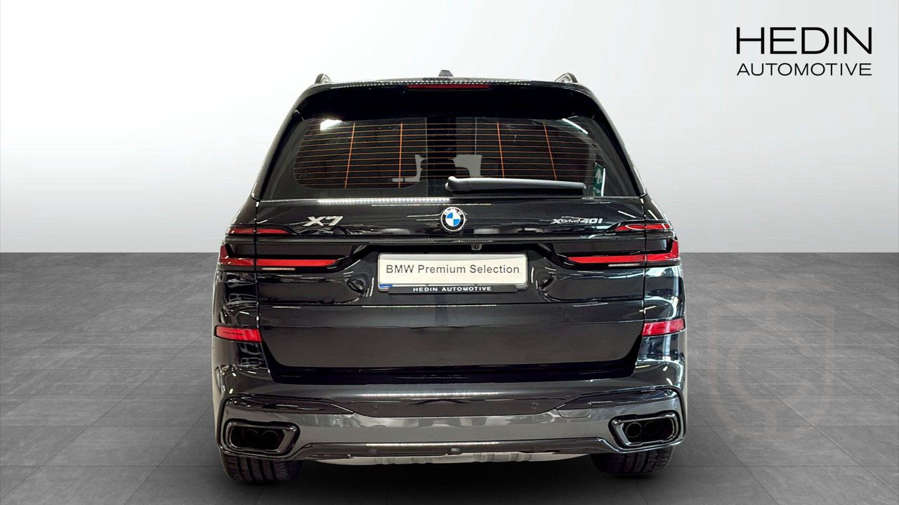 BMW X7 xDrive40i B&W