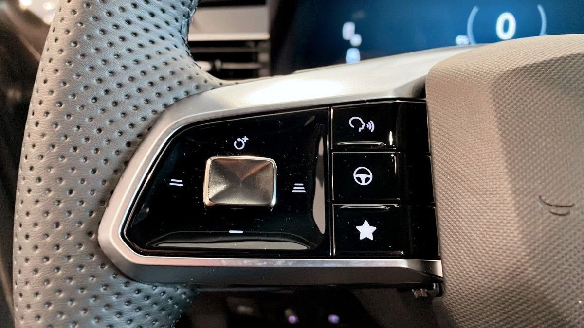 MG HS LUXURY PLUG-IN HYBRID