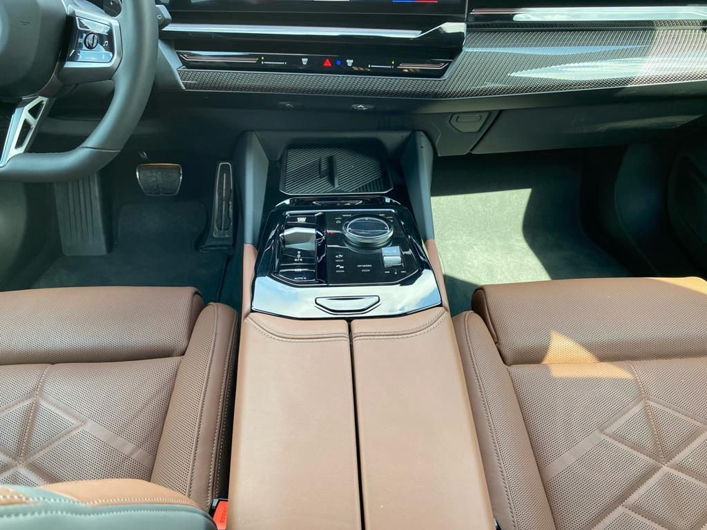 BMW 520d xDrive Touring Aut. M Sport+AHK+Pano+B/W