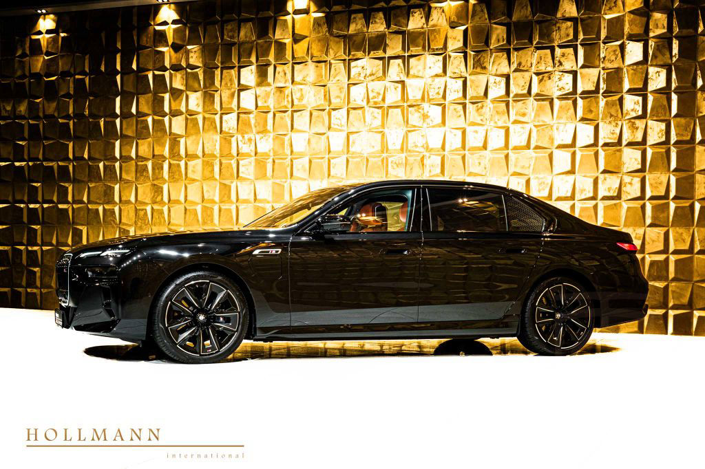 BMW M760e xDrive +SKY LOUNGE+M SPORT BRAKE SYSTEM+