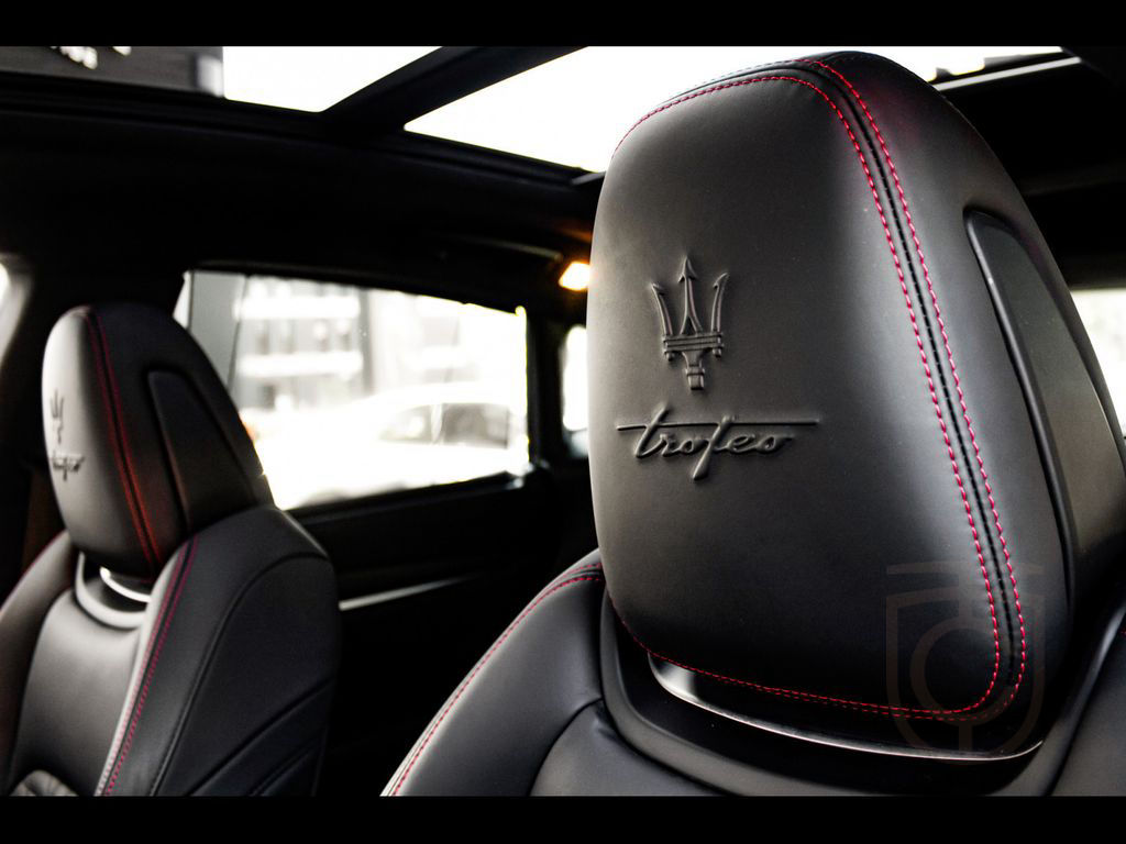 Maserati Levante V8 TROFEO°NERO ASSOLUTO°CARBON 2x°B&W