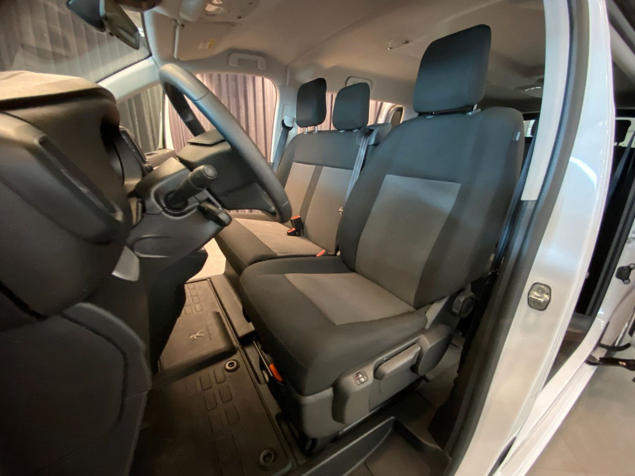 Peugeot Traveller e-TRAVELLER BUSINESS L3