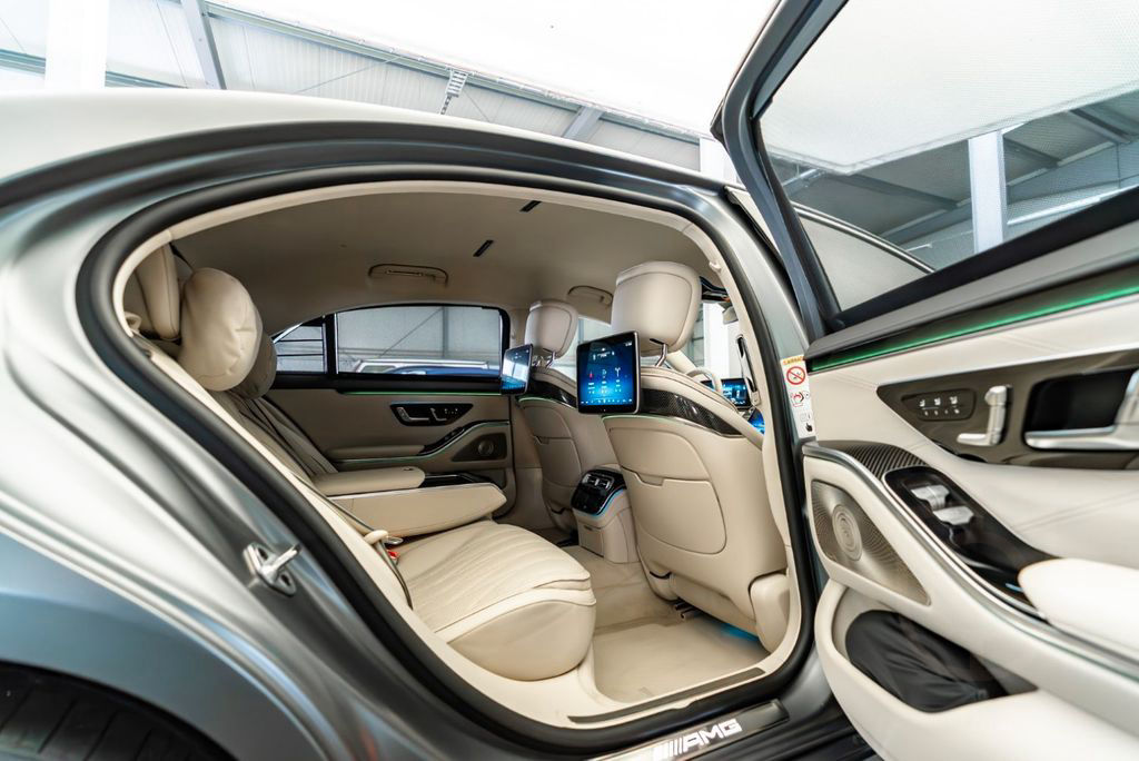 Mercedes-Benz S 63 E AMG Per. Long /Carbon / Only 3720km!