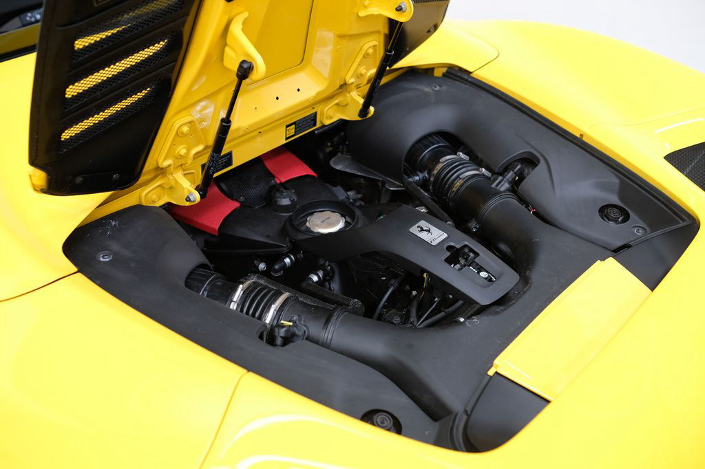 Ferrari F8 Spider/CARBON/LIFT/PASS.DISPL/RACINGSEATS/JBL