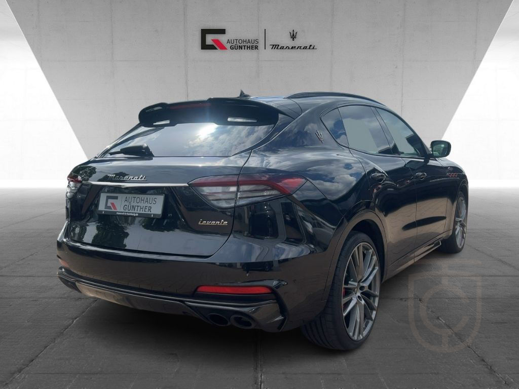 Maserati Levante TROFEO MY23 V8 580PS AWD Nero&Nero