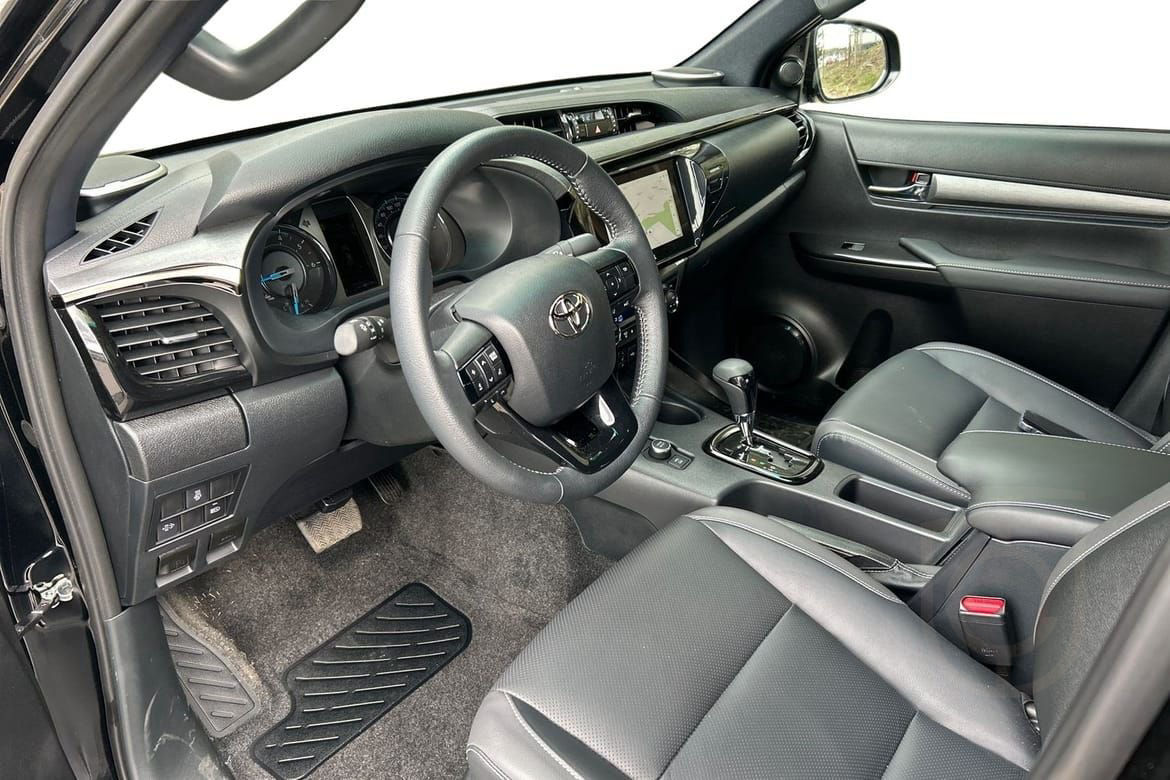 Toyota Hilux D-CAB 2,8 MHEV INVINCIBLE KOMF X-LJUS