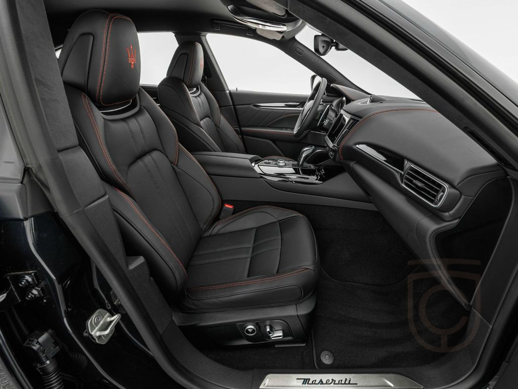 Maserati Levante Modena S ULTIMA TAGESZULASSUNG AKTION