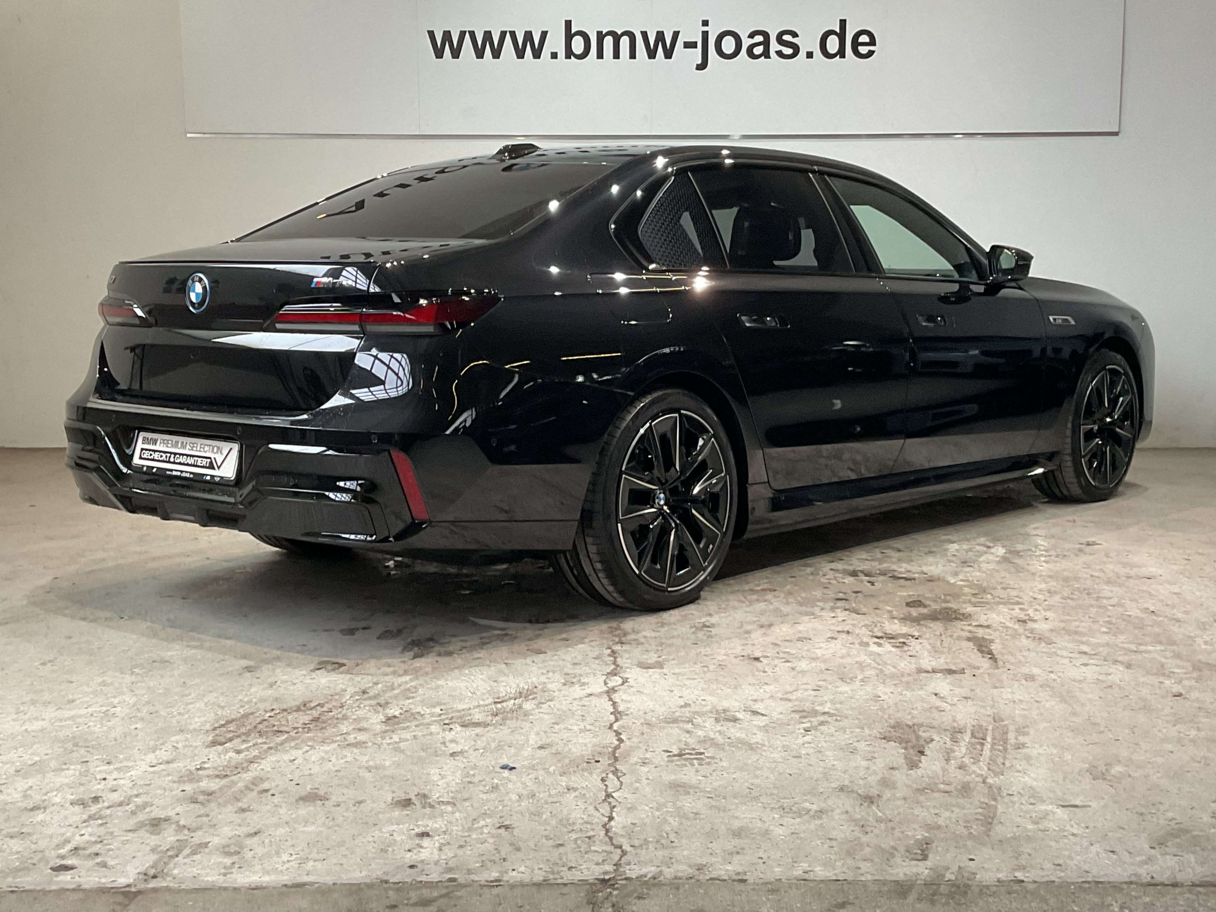 BMW i7