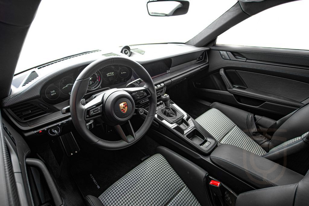 Porsche 992 GT3 Touring / 1520km / Houndstooth / VAT