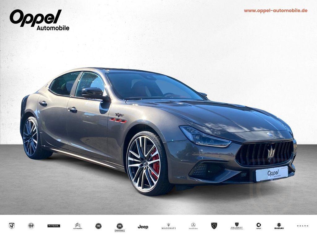 Maserati Ghibli Trofeo V8 Carbon-Pack+Glasdach+Fahrassist