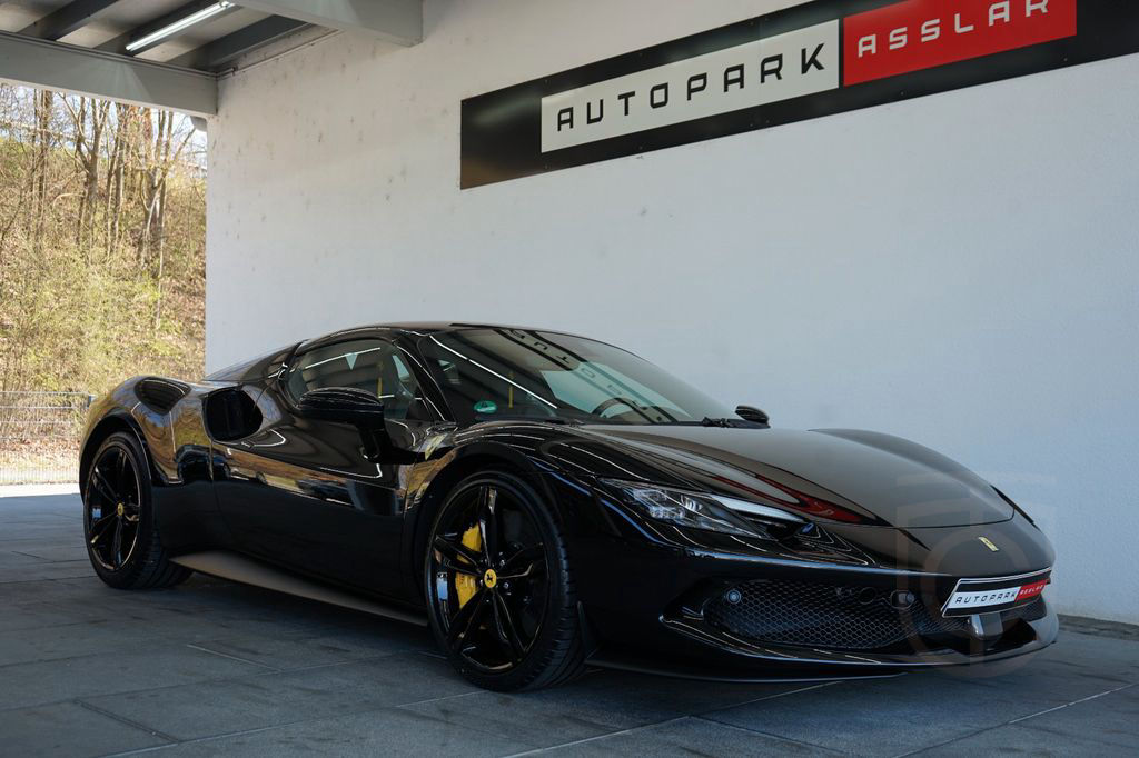Ferrari 296 GTS BLACK*LIFT*CARBON+Corsa Racing Seats*NEW