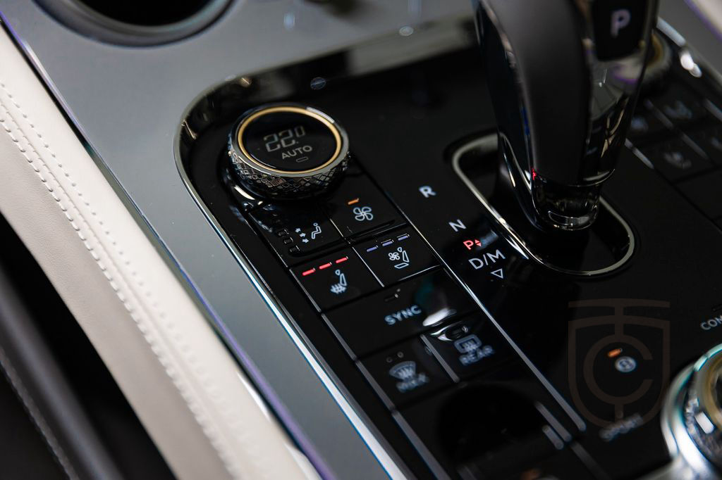 Bentley Continental GT Azure - Naim, Blackline spec.