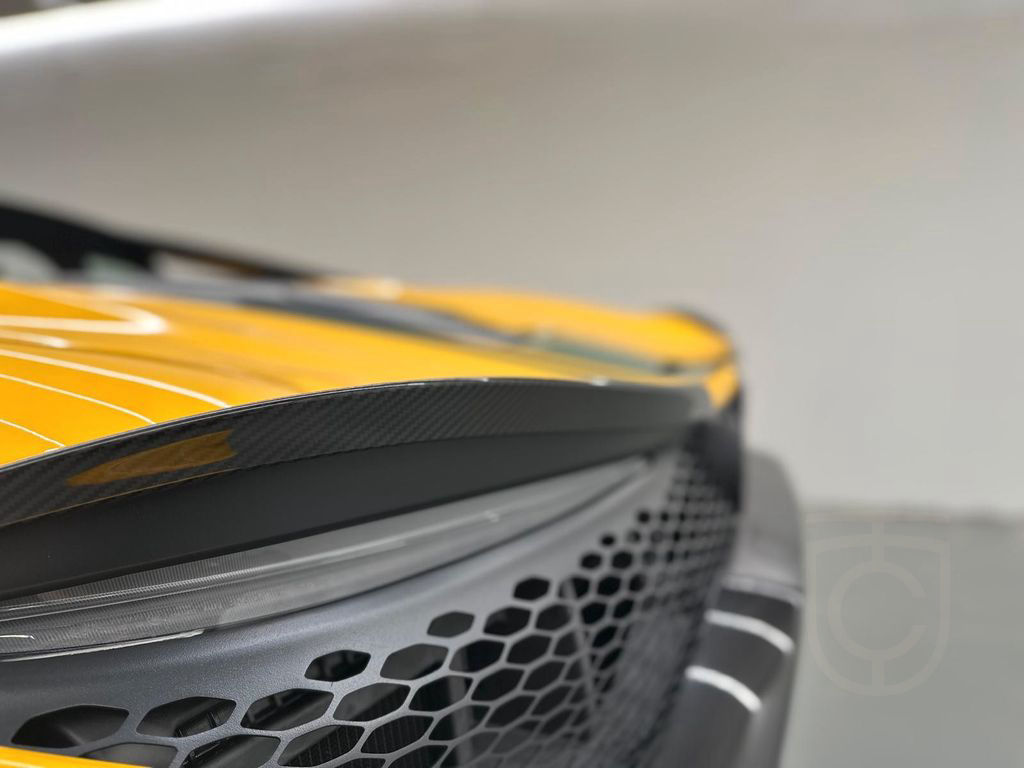 McLaren Artura / MSO Volcano Yellow / Full Carbon Fibre