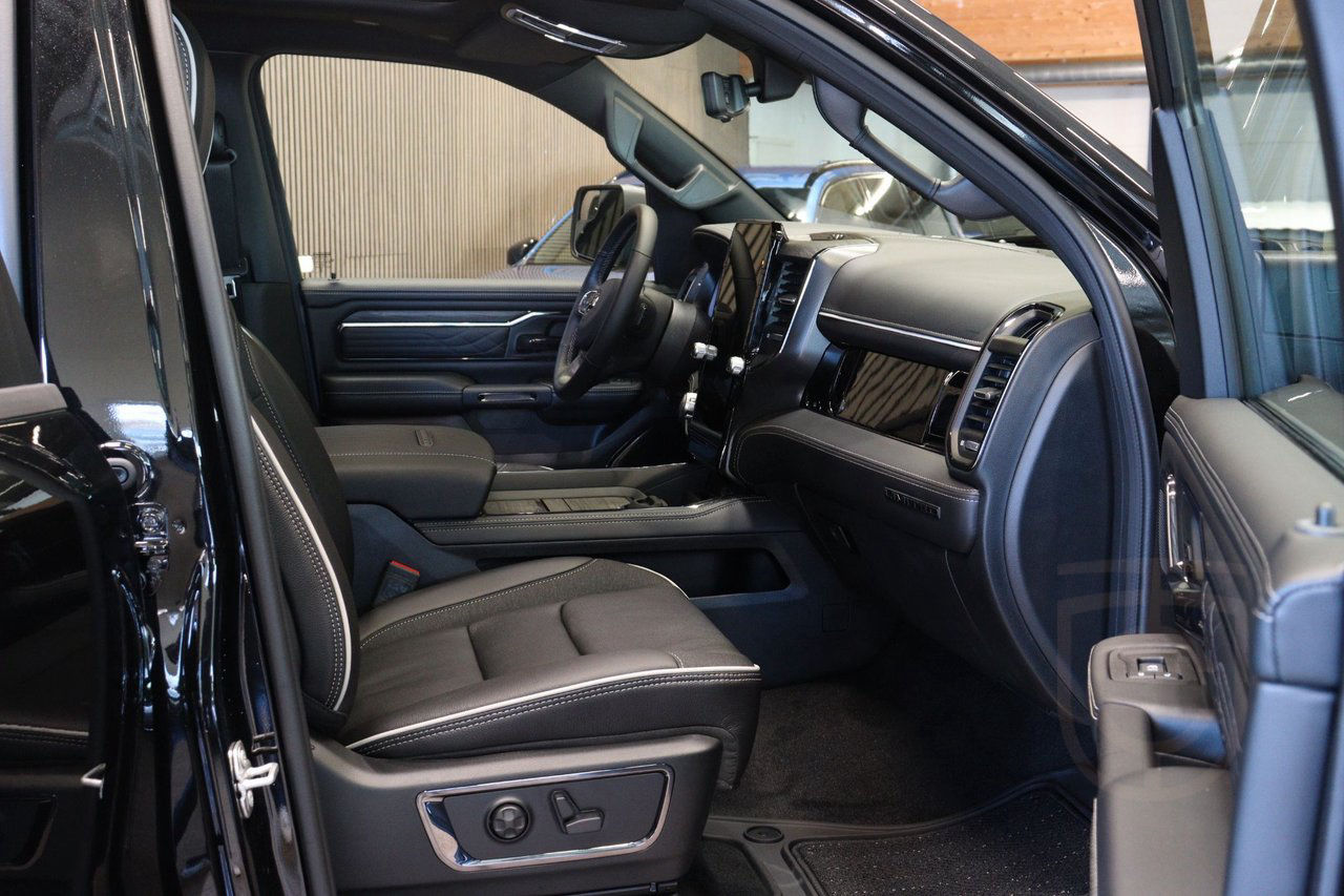 Dodge RAM 1500 Limited Night Rambox